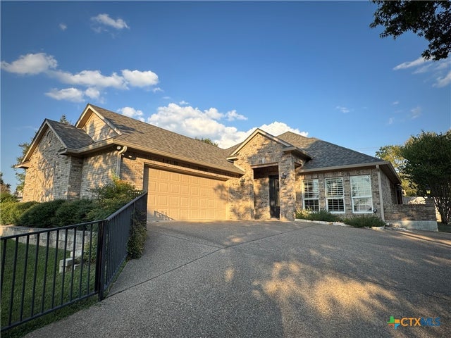 1219 Indian Trail, Salado