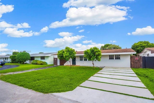 1 of 25 - 7831 Nw 11th St, Pembroke Pines, FL