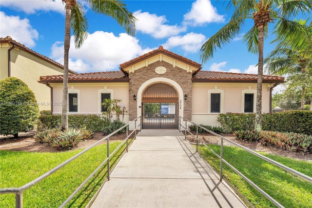 2 of 30 - 5904 Nw 46th Ln, Tamarac, FL