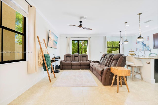 5 of 30 - 5904 Nw 46th Ln, Tamarac, FL