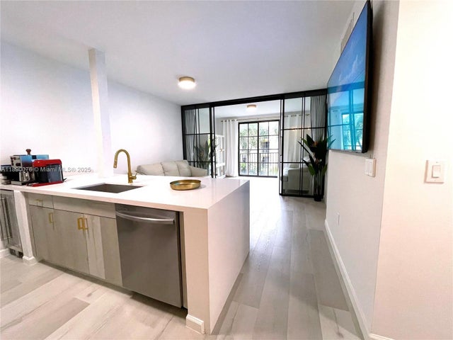 2 of 32 - 630 S Sapodilla Ave 403, West Palm Beach, FL