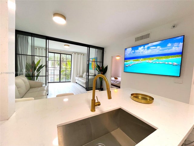 3 of 32 - 630 S Sapodilla Ave 403, West Palm Beach, FL