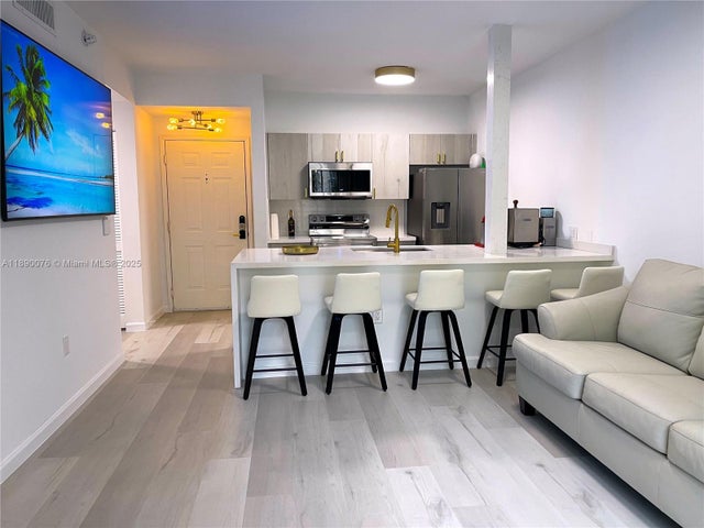 4 of 32 - 630 S Sapodilla Ave 403, West Palm Beach, FL