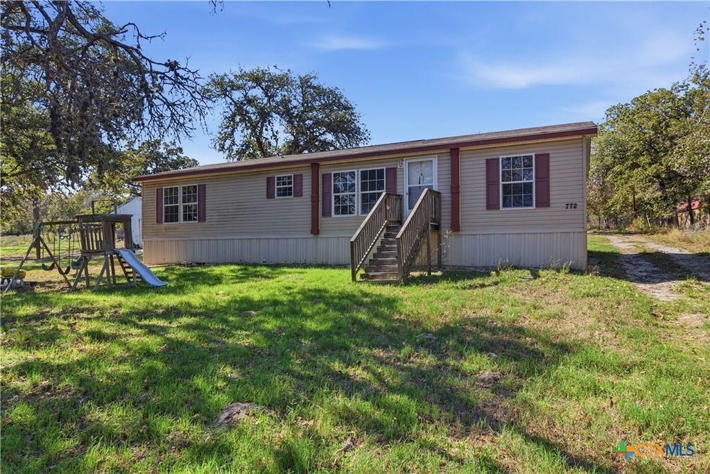 780 Oak Tree Road, Seguin