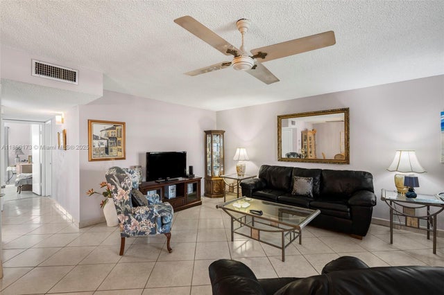 4 of 23 - 5300 Washington St U405, Hollywood, FL