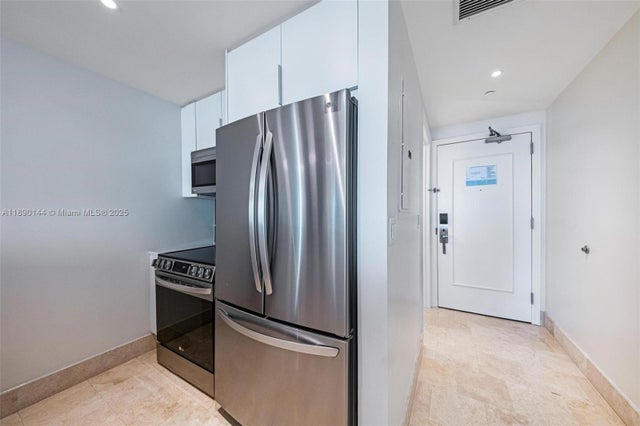 4 of 25 - 4401 Collins Ave 3312, Miami Beach, FL