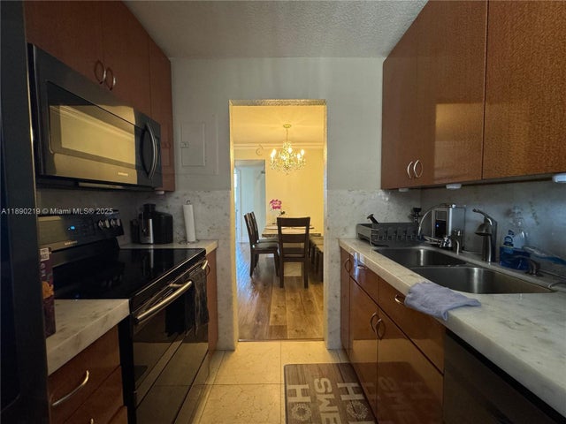 1 of 9 - 1811 Jefferson St 409, Hollywood, FL