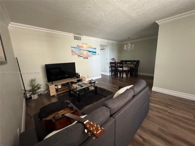 4 of 9 - 1811 Jefferson St 409, Hollywood, FL