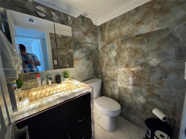 5 of 9 - 1811 Jefferson St 409, Hollywood, FL