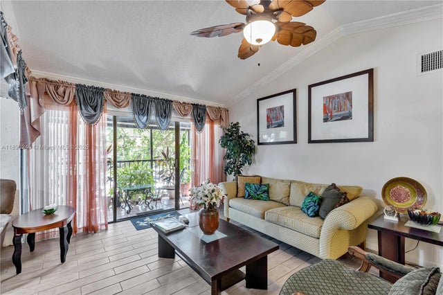 4 of 39 - 5805 Washington St 17, Hollywood, FL