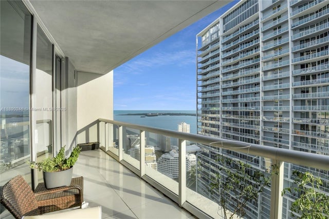 2 of 17 - 475 Brickell Ave 4711, Miami, FL