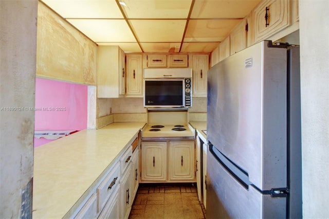 3 of 15 - 1990 Marseille Dr 501, Miami Beach, FL