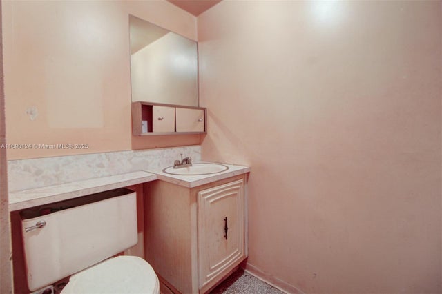 4 of 15 - 1990 Marseille Dr 501, Miami Beach, FL