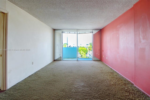 5 of 15 - 1990 Marseille Dr 501, Miami Beach, FL