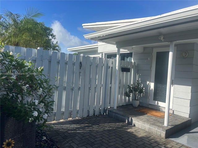 4 of 5 - 1441 Ne 17th Way, Fort Lauderdale, FL