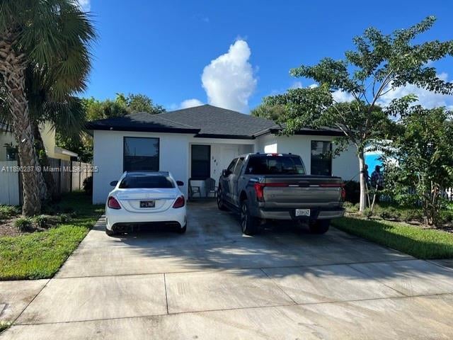 1 of 13 - 141 W 16th St, Riviera Beach, FL