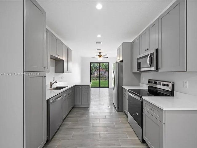 4 of 13 - 141 W 16th St, Riviera Beach, FL