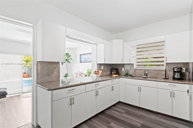 5 of 40 - 6355 Sw 30th St, Miami, FL