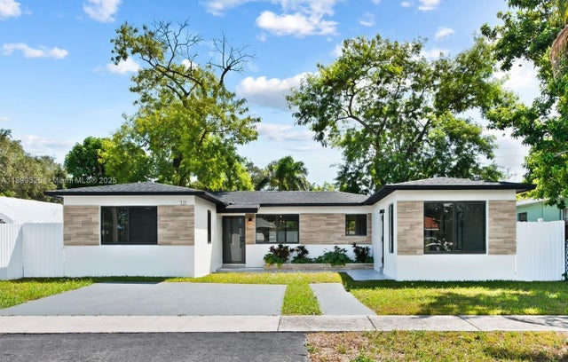 1 of 17 - 721 Sw 5th Ct, Hallandale Beach, FL