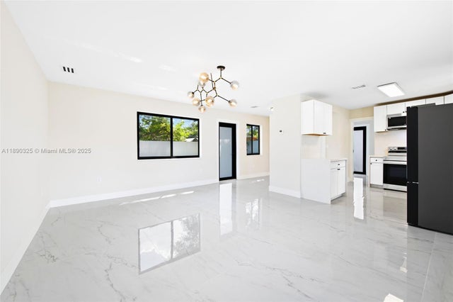 3 of 17 - 721 Sw 5th Ct, Hallandale Beach, FL