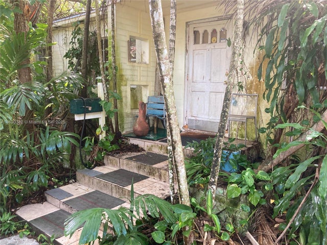 1 of 4 - 6600 Sw 64th Ct, South Miami, FL
