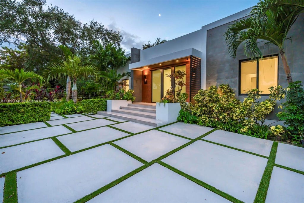 3000 Sw 20th St, Miami