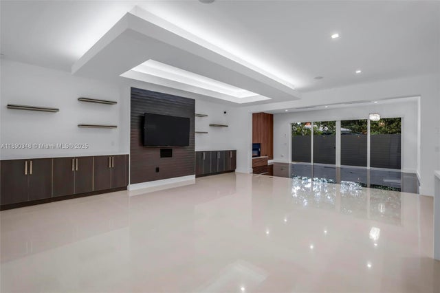 4 of 84 - 3000 Sw 20th St, Miami, FL