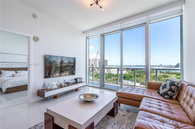 888 Biscayne Blvd 1210, Miami