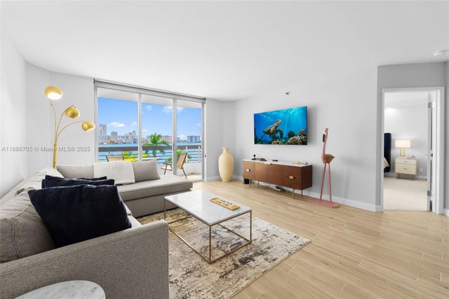 3600 Mystic Pointe Dr 614, Aventura