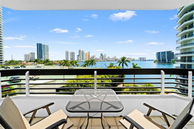 3 of 14 - 3600 Mystic Pointe Dr 614, Aventura, FL
