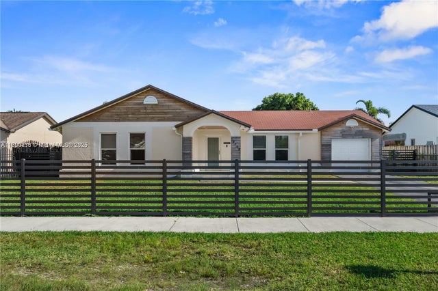 1 of 25 - 13752 Sw 285th St, Homestead, FL
