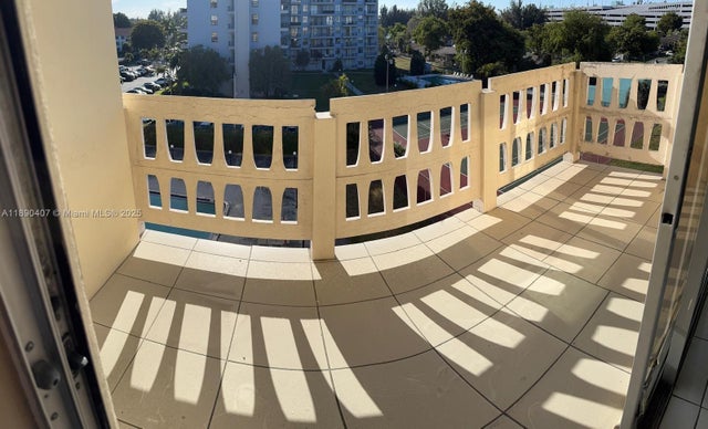 5 of 9 - 15600 Nw 7th Ave 515, Miami, FL