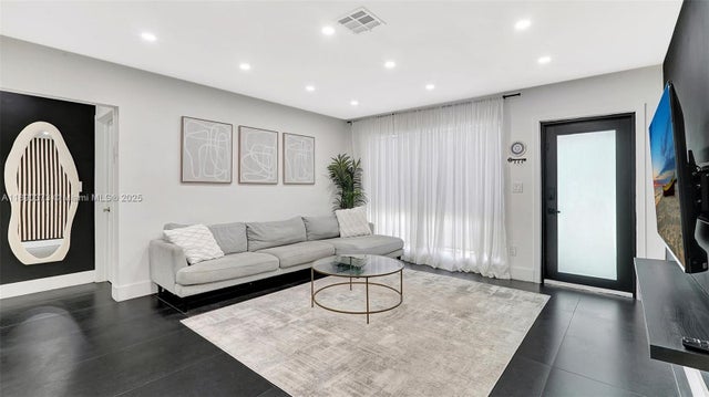 4 of 41 - 603 N 32nd Ave, Hollywood, FL