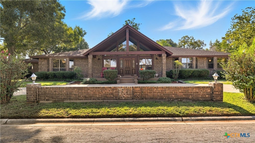 400 Persons Street, Stockdale