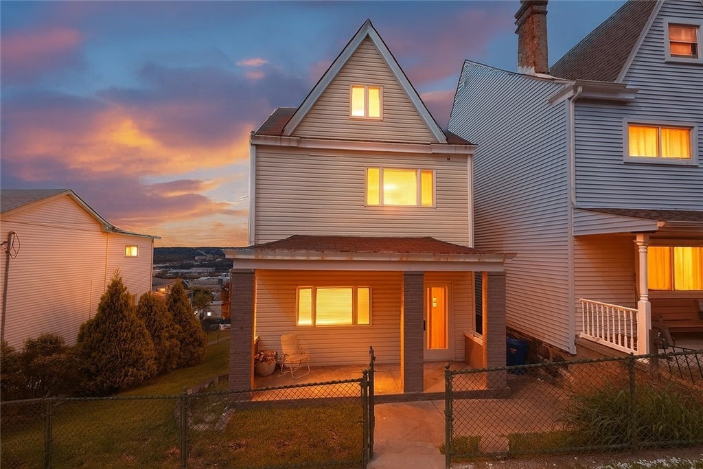 2725 Sumner Street, South Side