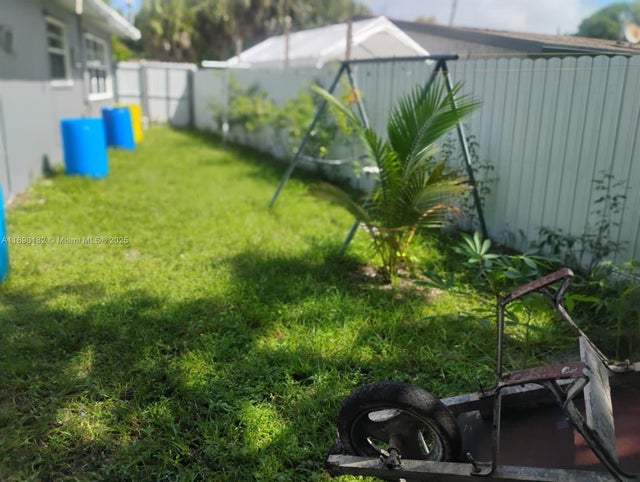4 of 7 - 1712 Nw 15th Ter, Fort Lauderdale, FL