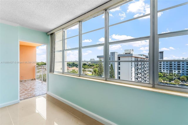 3 of 36 - 2025 Ne 164th St 907, North Miami Beach, FL