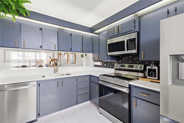 4 of 42 - 3635 Whitehall Dr 401, West Palm Beach, FL