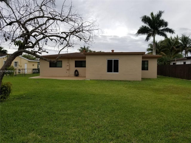 2 of 21 - 949 Nw 10th St, Homestead, FL