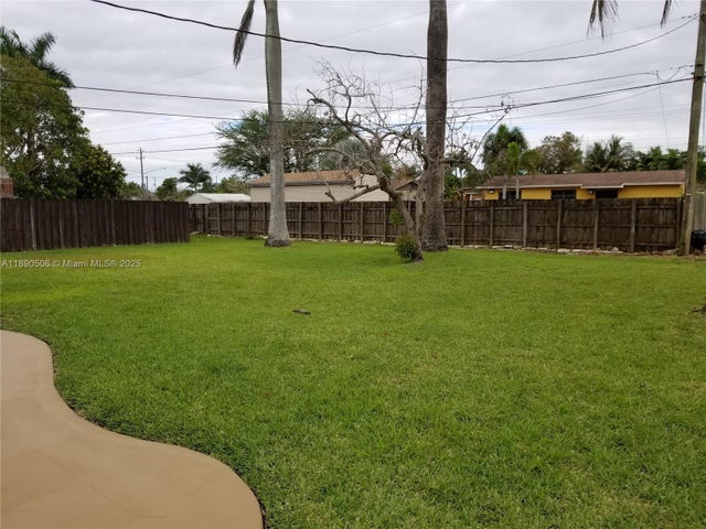 5 of 21 - 949 Nw 10th St, Homestead, FL