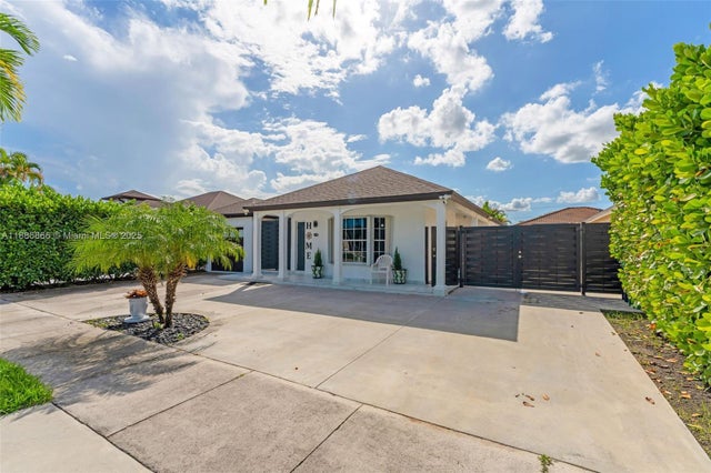 1 of 33 - 18088 Sw 137th Path, Miami, FL