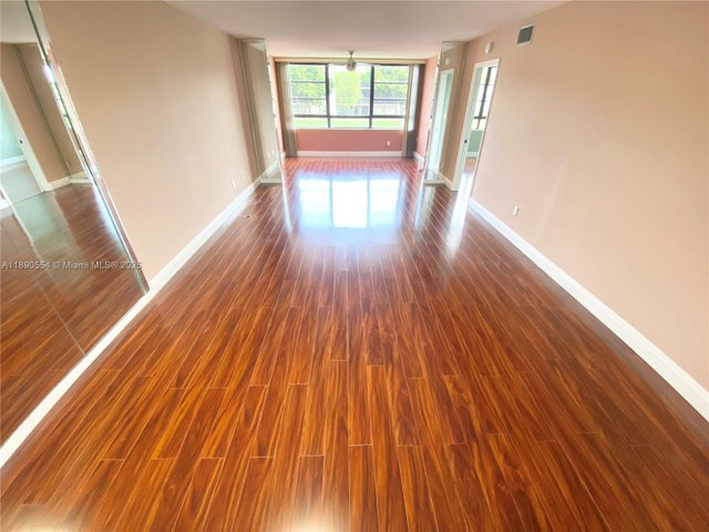 5 of 36 - 10540 E Clairmont Cir 205, Tamarac, FL