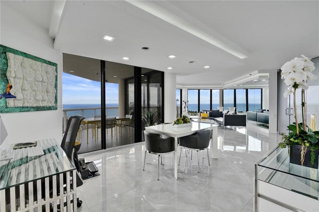 4 of 93 - 20191 E Country Club Dr 2606, Aventura, FL