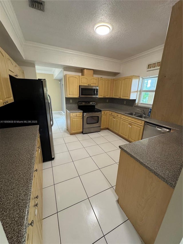 4 of 30 - 6742 Sw 157th Ct, Miami, FL