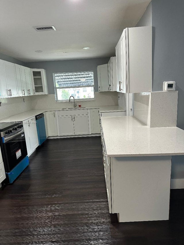 3 of 10 - 4530 Nw 23rd St, Lauderhill, FL