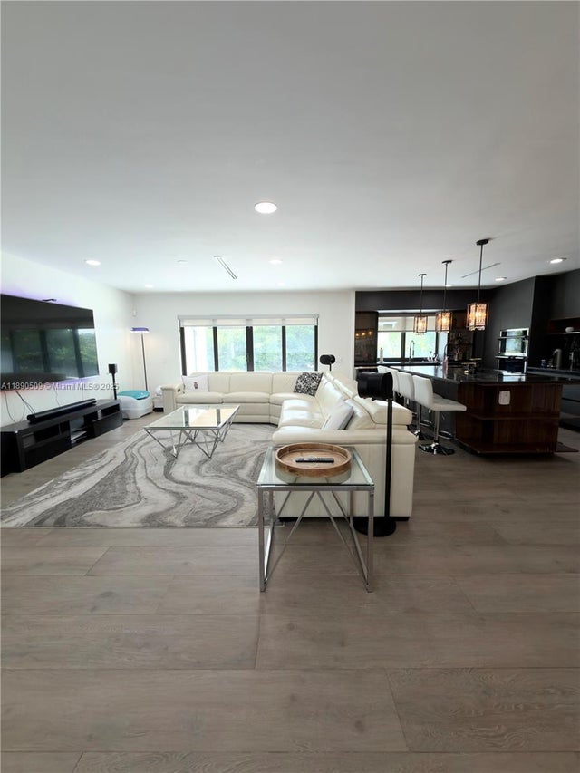 3 of 24 - 2350 Ne 194th St, Miami, FL