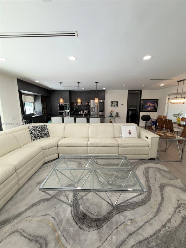 5 of 24 - 2350 Ne 194th St, Miami, FL