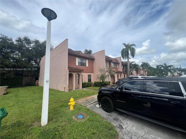 2 of 27 - 12 Madrid Ln 1-18, Davie, FL