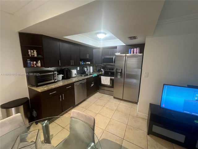 4 of 27 - 12 Madrid Ln 1-18, Davie, FL