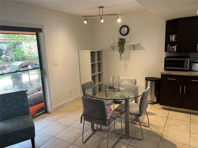 5 of 27 - 12 Madrid Ln 1-18, Davie, FL